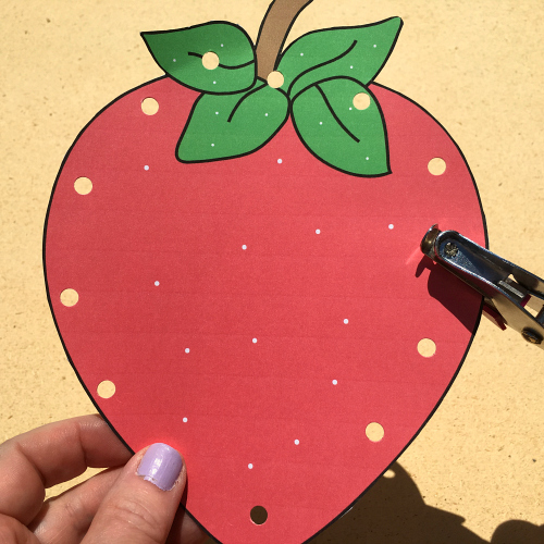 strawberry lacing for prescchool and kindergarten