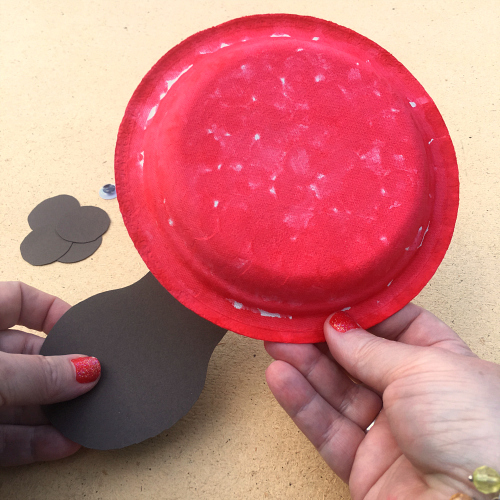 paper plate ladybug craft for preschool and kindergarten