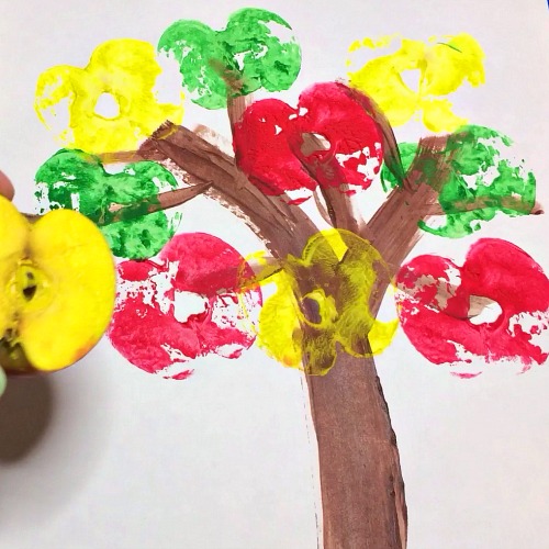 apple print tree art project for preschool and kindergarten
